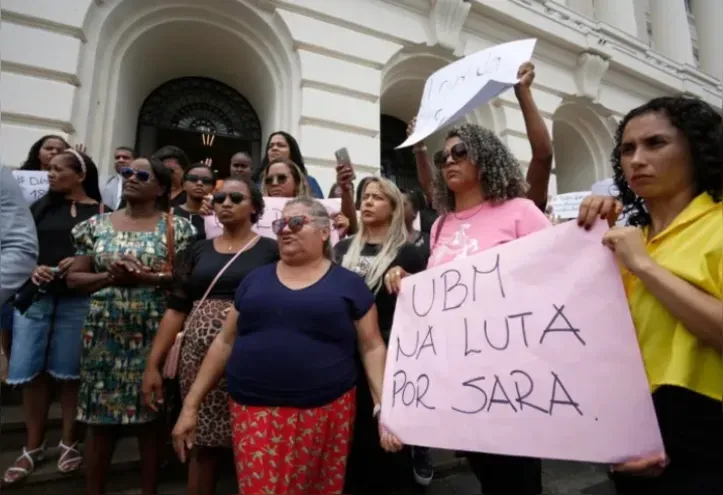 Protesto dos familiares de Sara no Fórum Ruy Barbosa