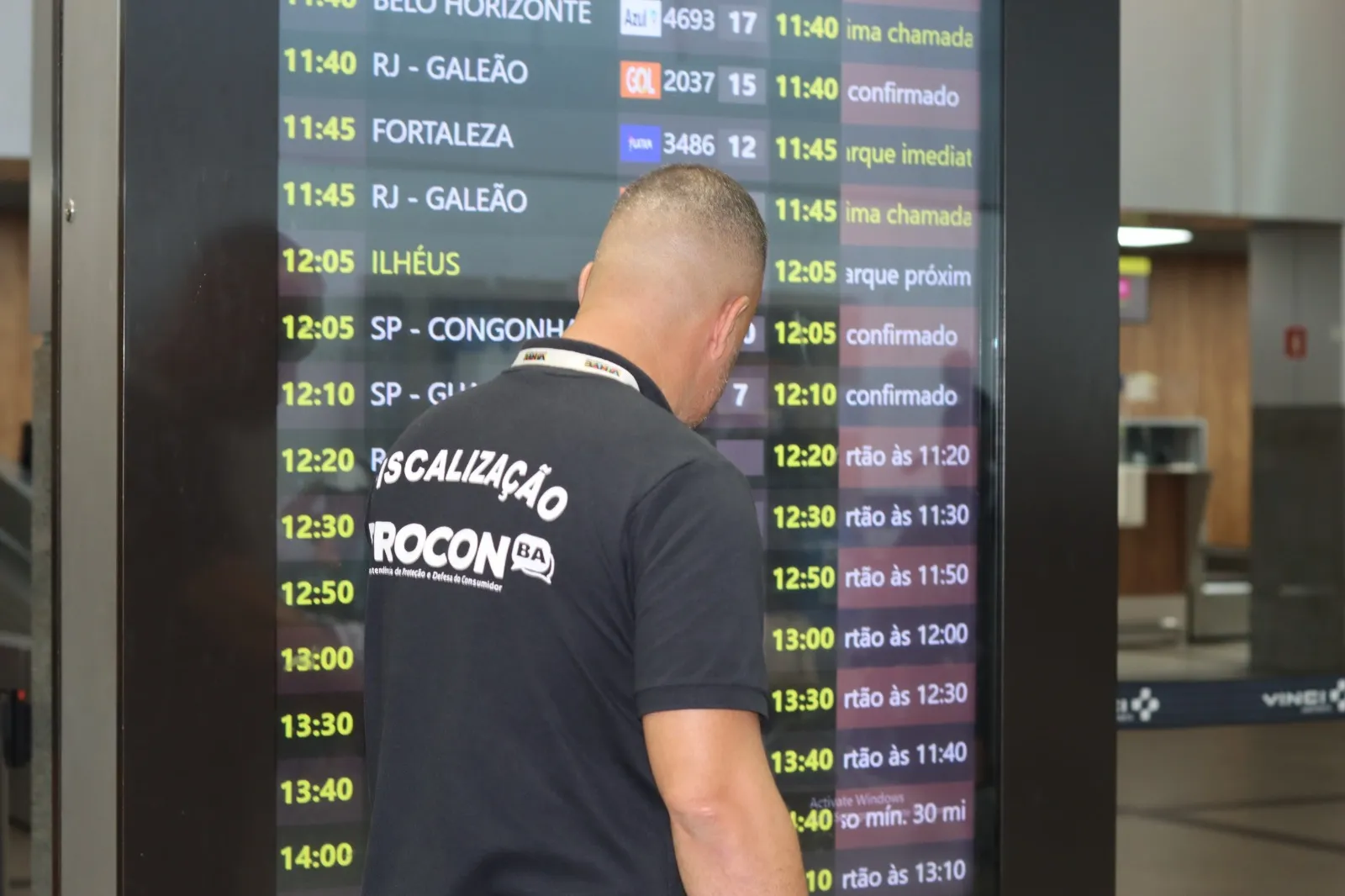 Imagem ilustrativa da imagem Com aeroporto bombando, Procon-BA fiscaliza companhias; entenda seus direitos