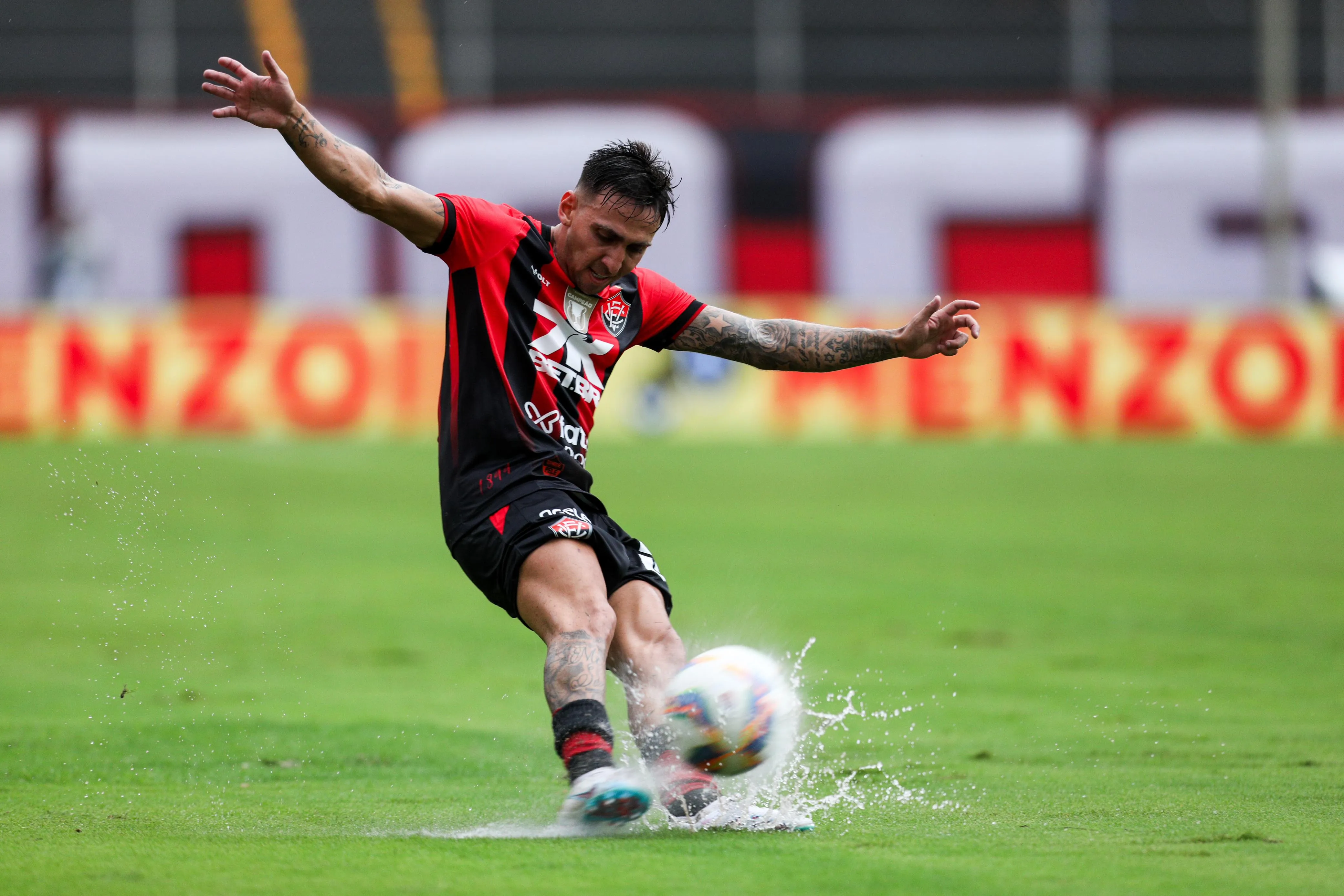 Junto com Claudinho, o atacante Gustavo Mosquito foi destaque do Leão contra a Onça