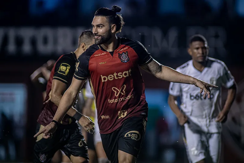 Léo Gamalho anotou um gol em três jogos neste ano pelo Vitória