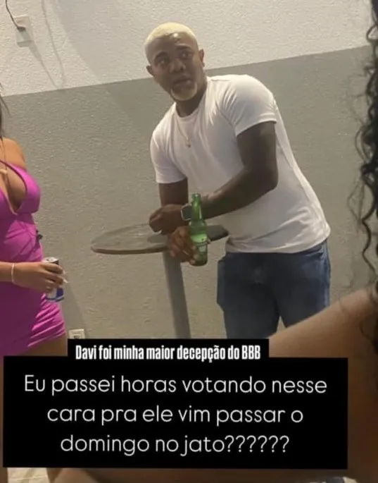 Imagem ilustrativa da imagem Davi Brito perde a cabeça e detona fã que o flagrou curtindo no Jato