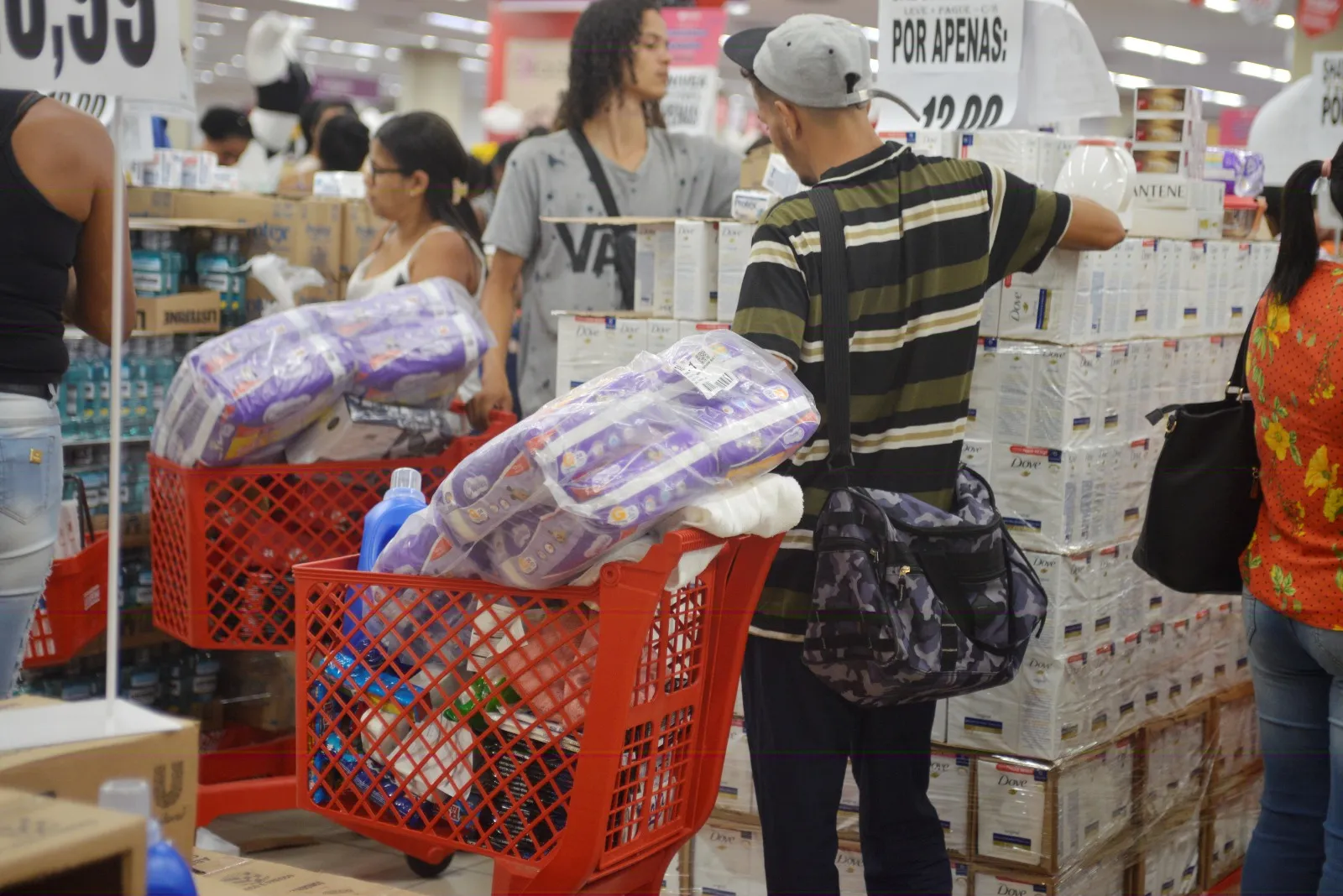 Lojas devem ser 'entupidas' por consumidores