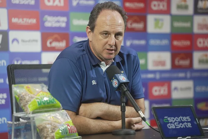 Rogério Ceni em coletiva de imprensa.