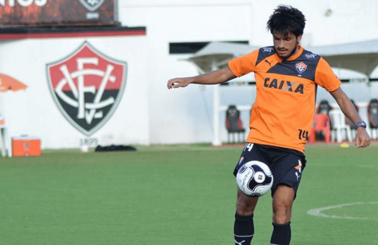 Tiago Real em treino pelo Leão