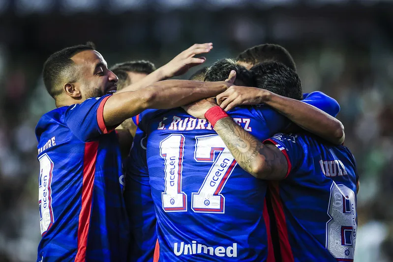 Time do Bahia comemorando gol contra o Juventude, na derrota por 2 a 1