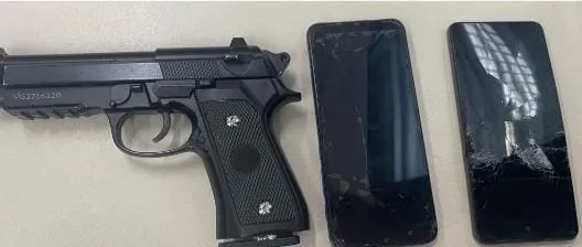 Simulacro de pistola foi apreendido pela PM em Pernambués