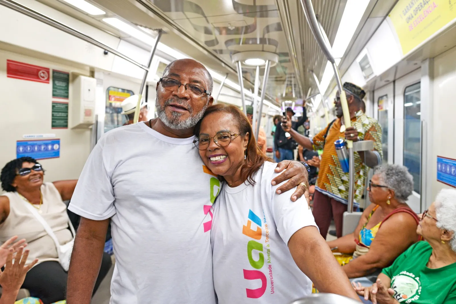 Imagem ilustrativa da imagem Estudantes idosos dão rolé especial no metrô de Salvador