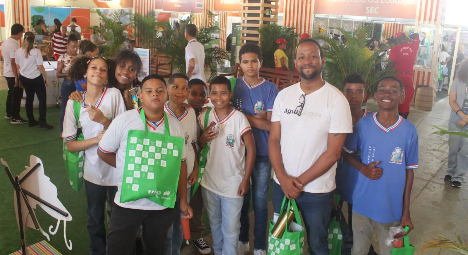 ‎Professor Adilson da Bahia com alunos