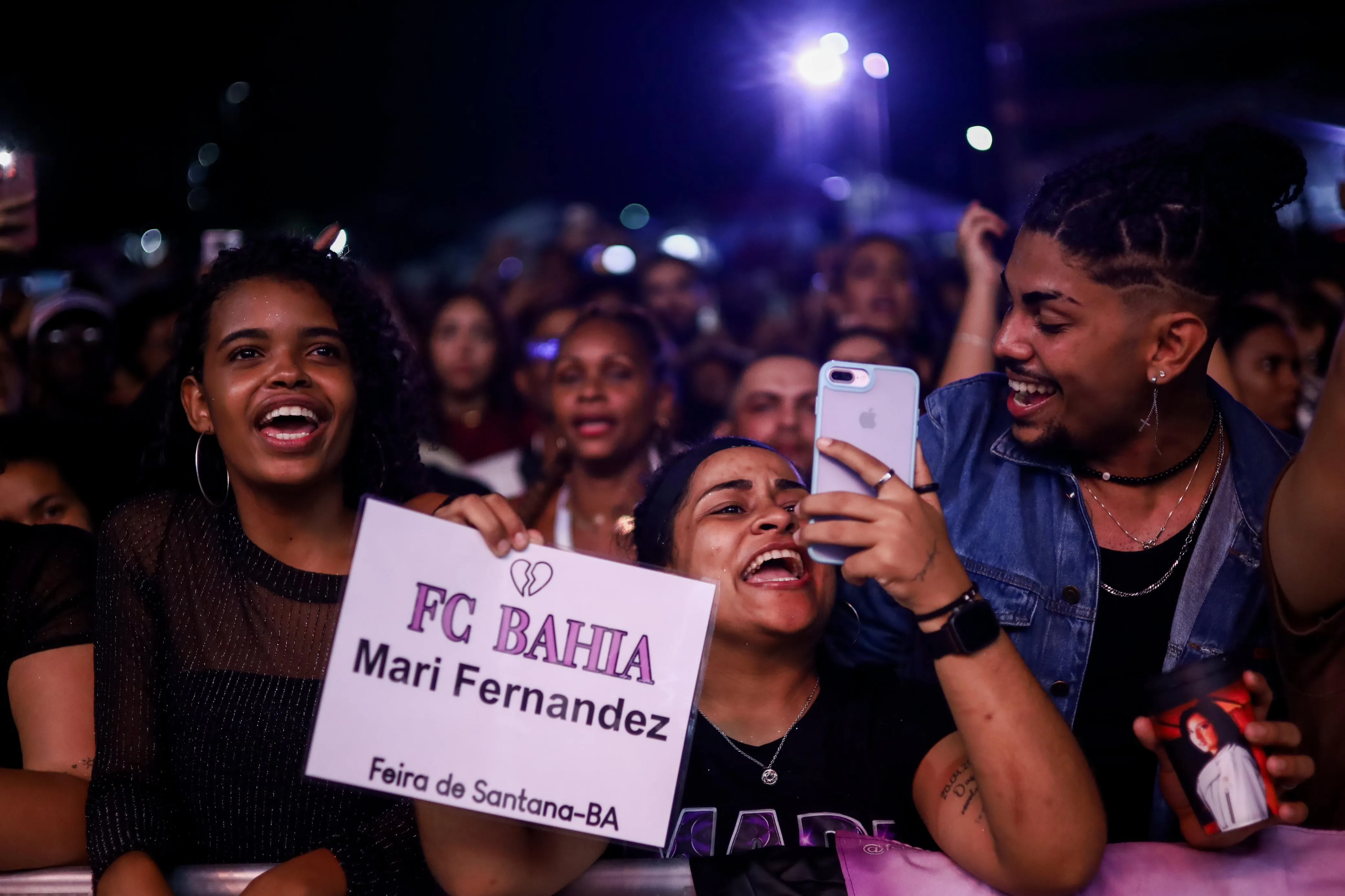 Fã clube baiano de Mari Fernandez marca presenta