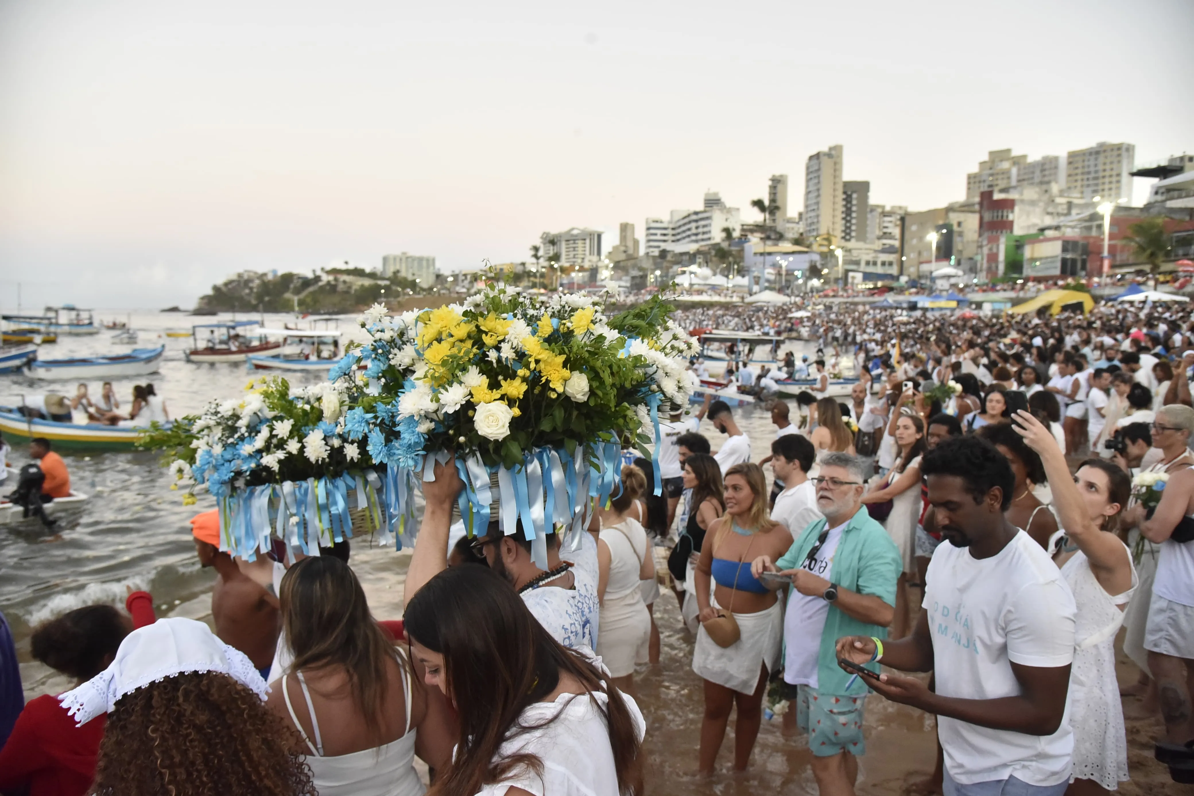 Imagem ilustrativa da imagem Fé e tradição: confira os cliques da Festa de Iemanjá