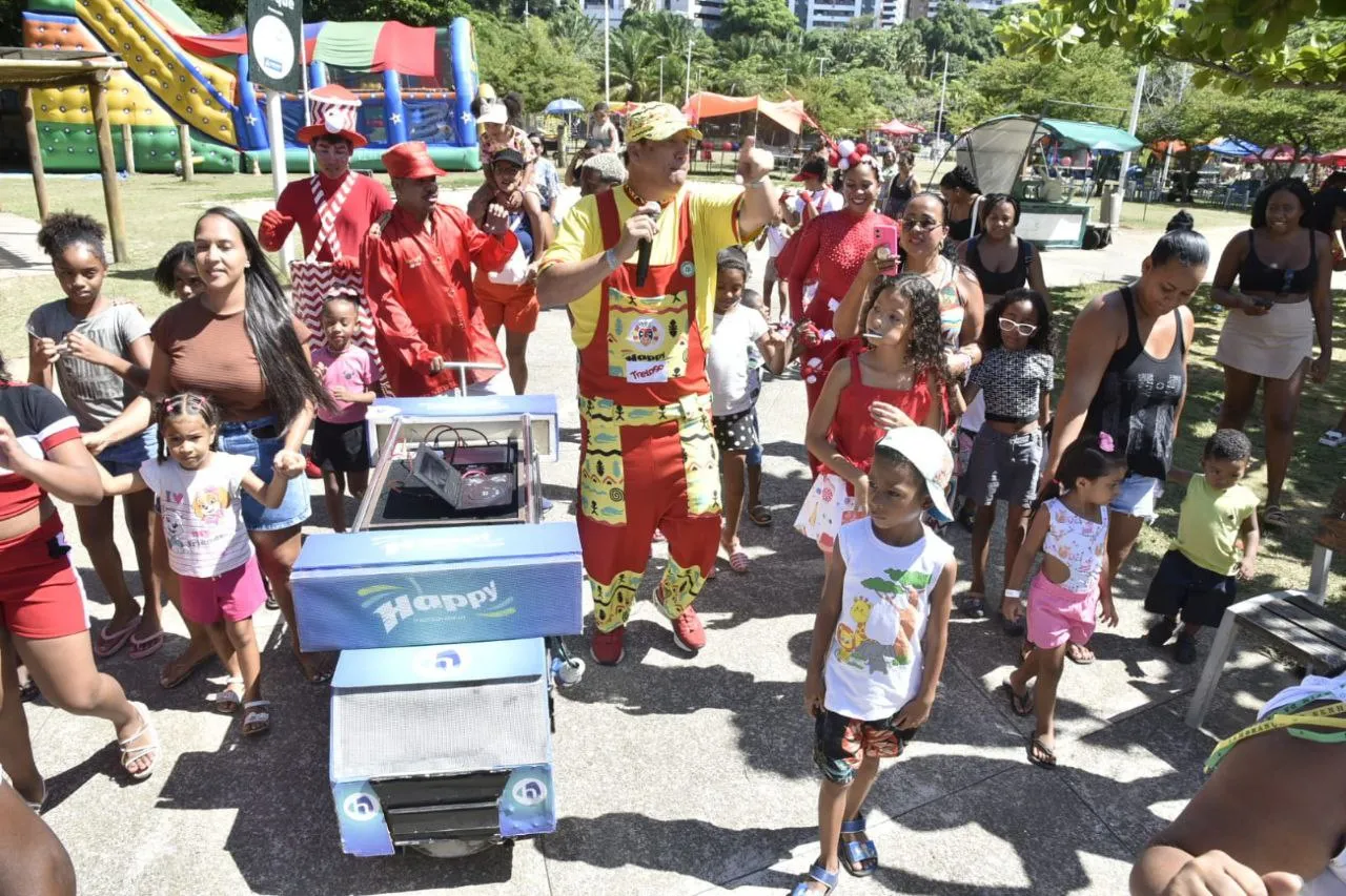 Crianças curtiram a apresentação de Tio Paulinho