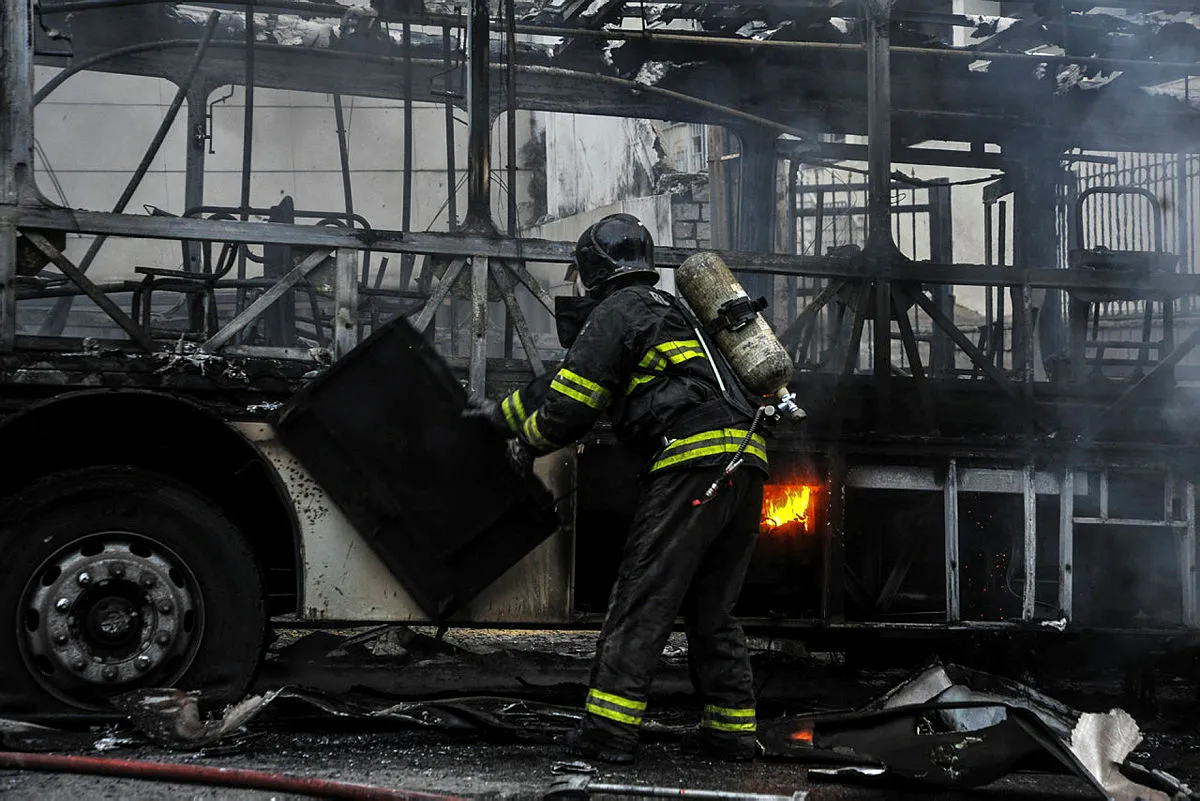 Motoristas e cobradores se sentem reféns dos incendiários