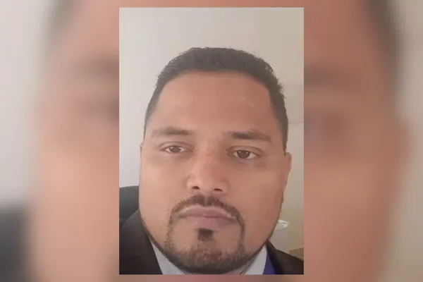 Antônio Lima tem 45 anos de idade e trabalha como pastor