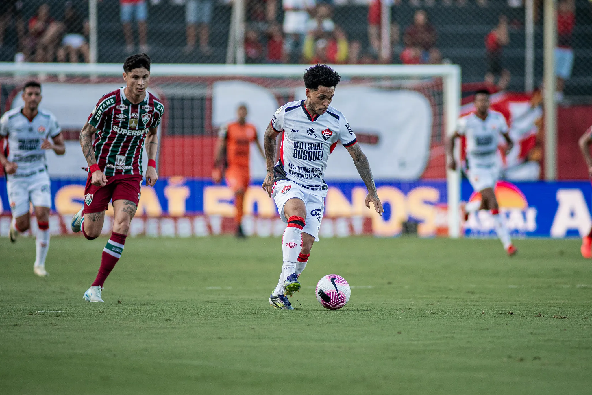 Vitória venceu o Fluminense, por 2 a 1, no sábado (26)