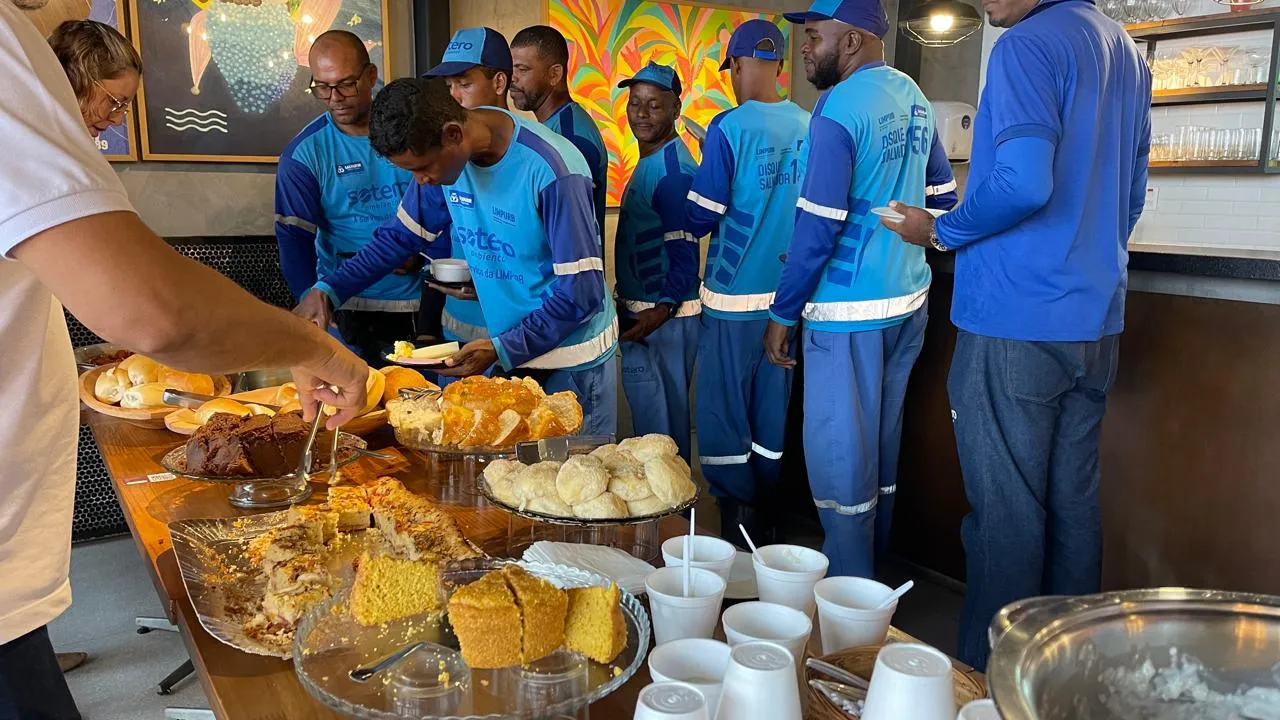 Café da manhã é realizado para Garis em Salvador