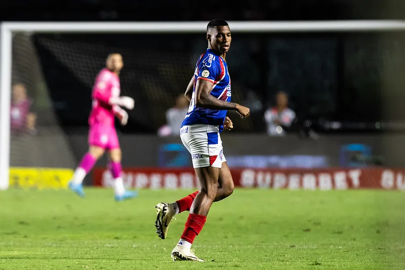 Jean Lucas em campo contra o Vasco, em São januário