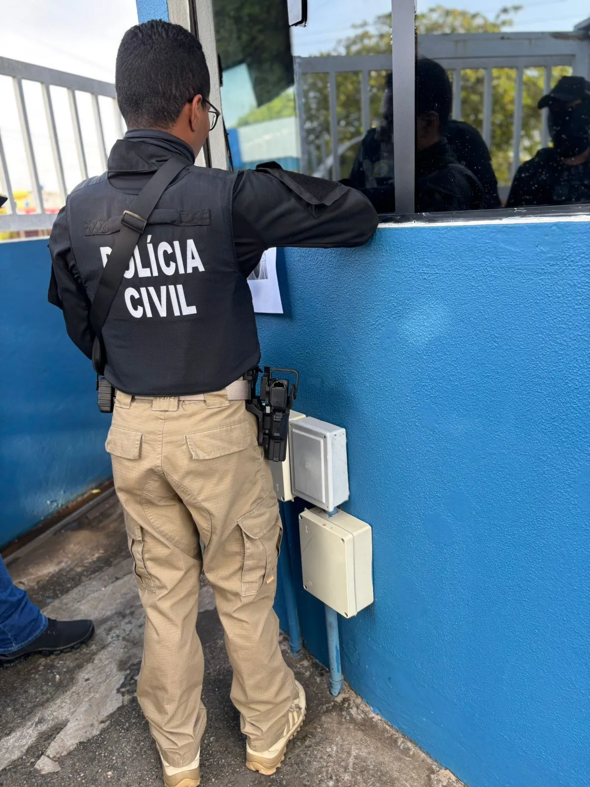 Policiais durante operação