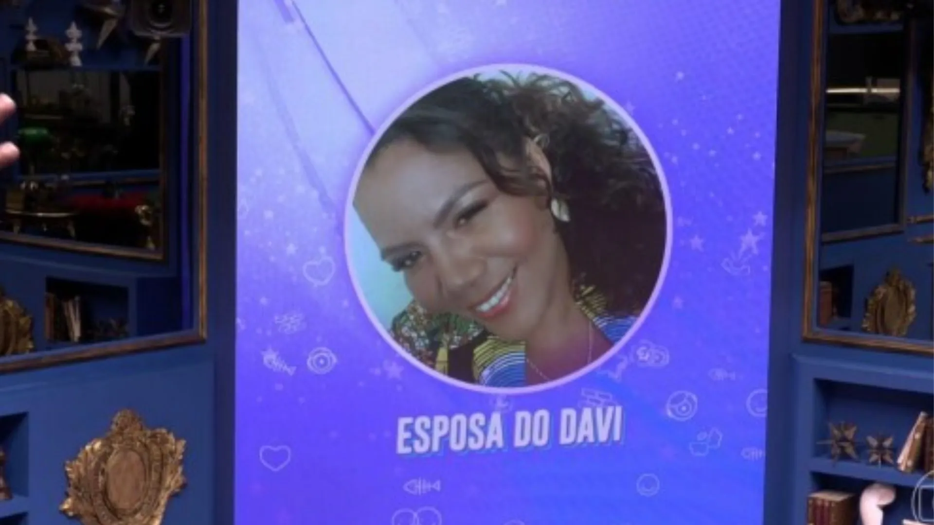 Mani Reggo chamada de esposa por Davi e até pela produção do BBB