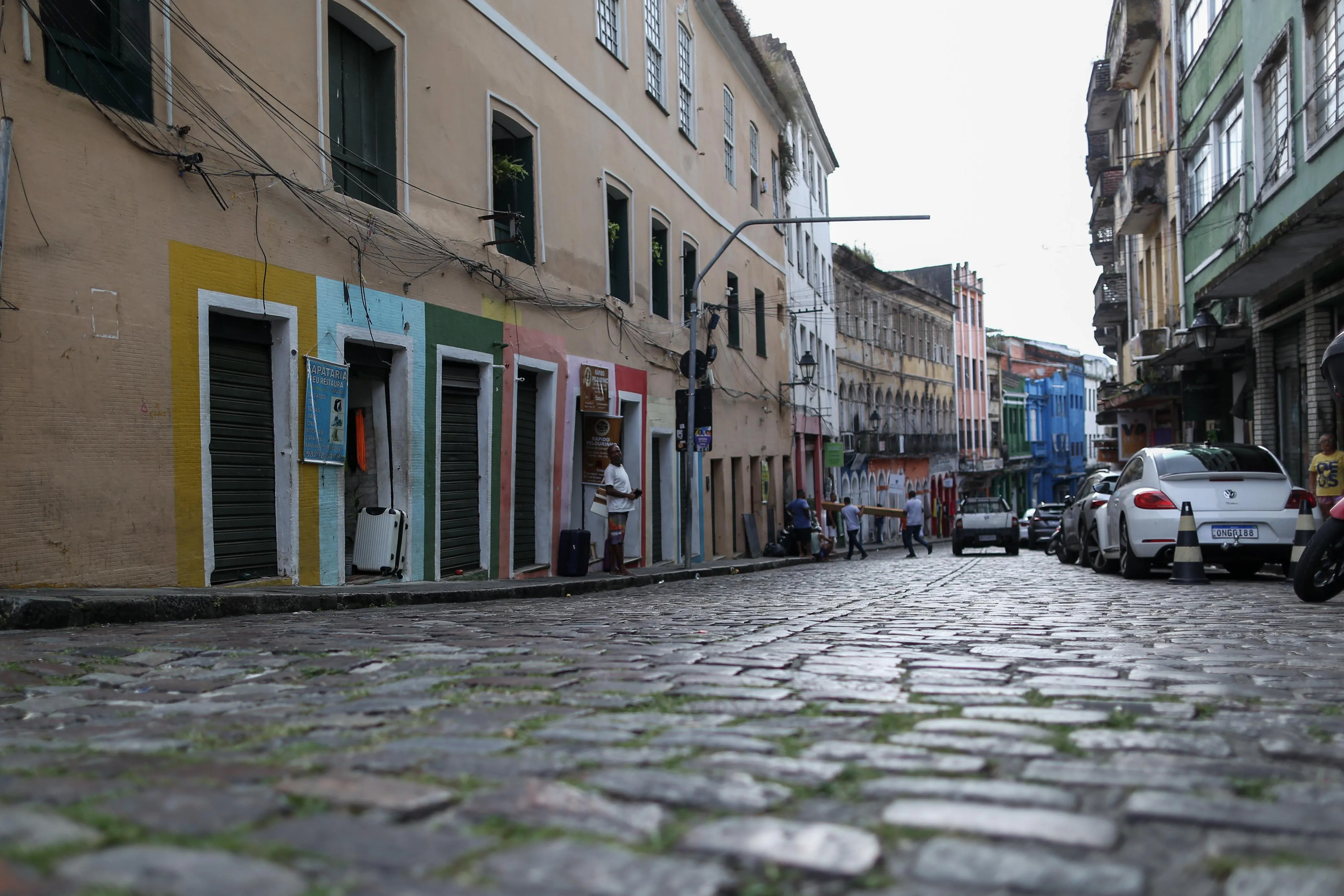 A Rua do Taboão se caracteriza como o foco do ramo da sapataria em Salvador