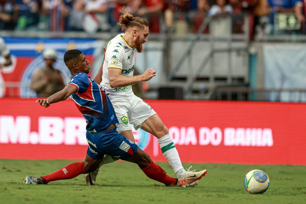 Isidro Pitta marcou duas vezes na Arena Fonte Nova, no primeiro turno