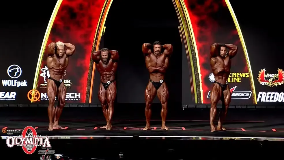 Ramon Dino (mais à direita) na final do Classic Physique no Mr. Olympia em Las Vegas, Estados Unidos