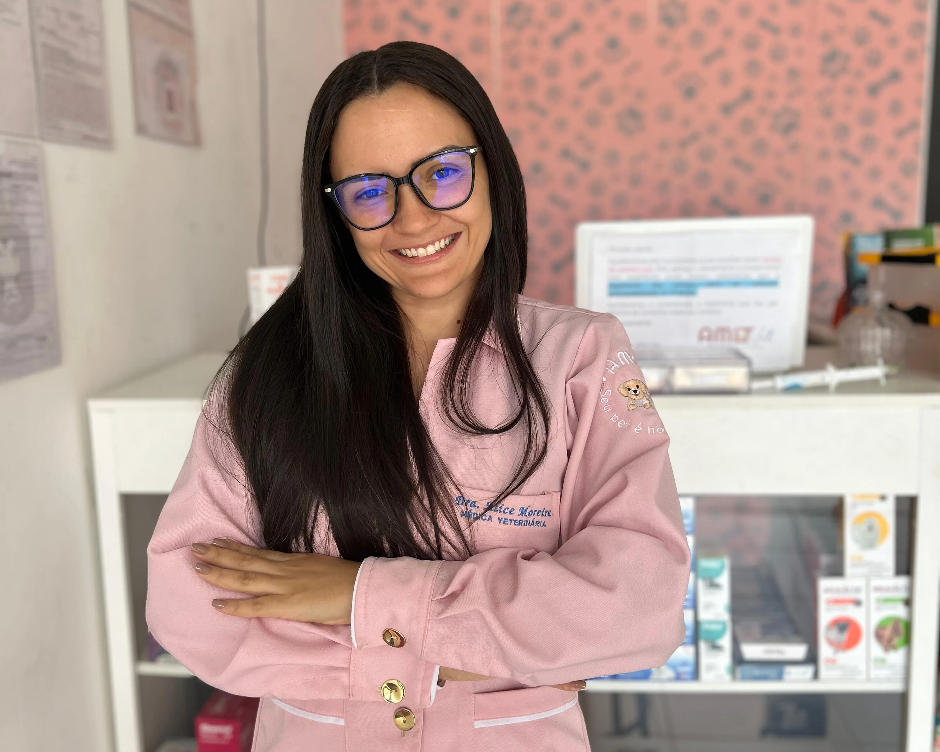 Alice Moreira é médica veterinária e pós-graduada em nutrologia de cães e gatos