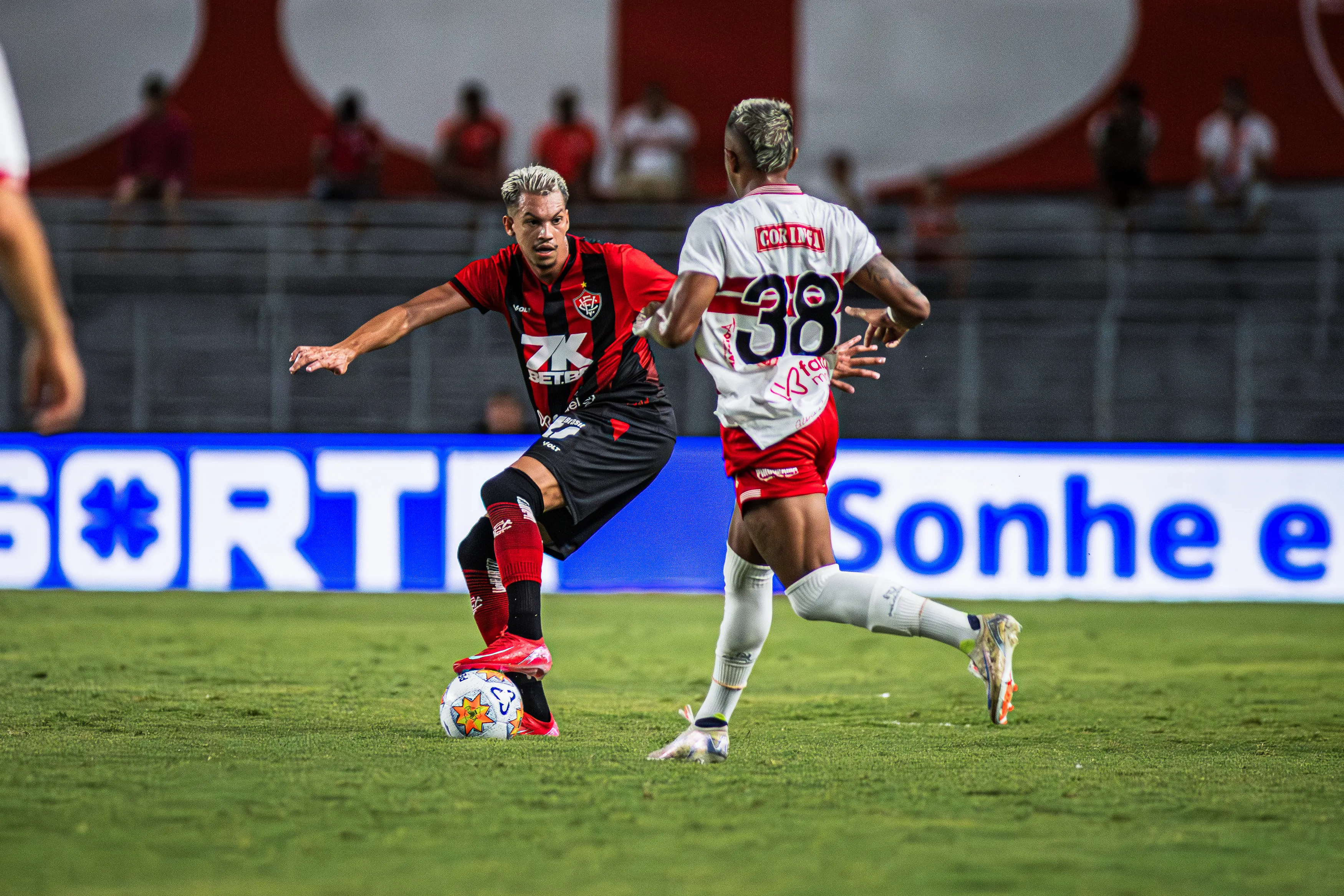 Vitória vai ao Rei Pelé e empata com o CRB