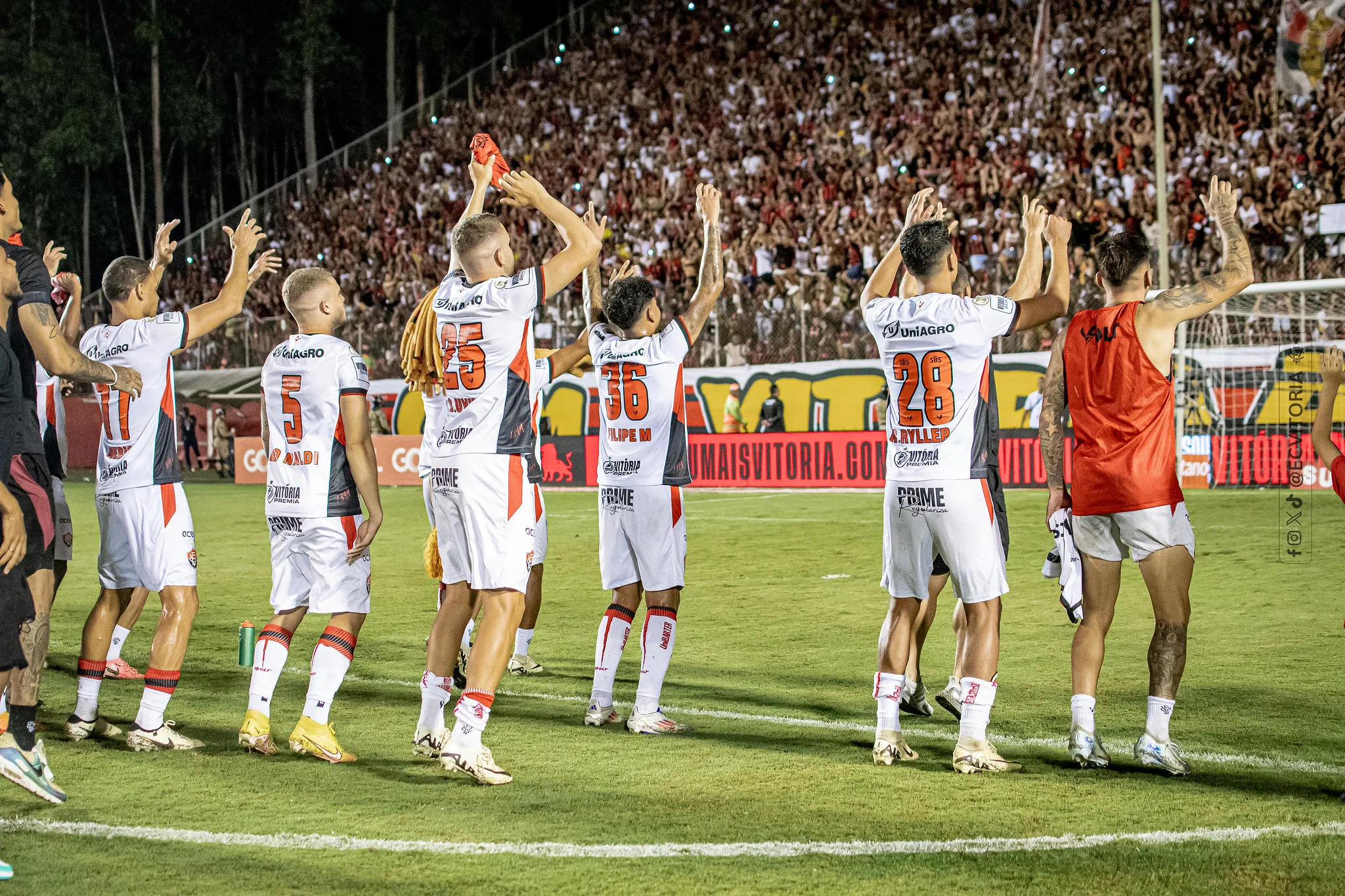 Rubro-negros dão apoio colossal aos jogadores