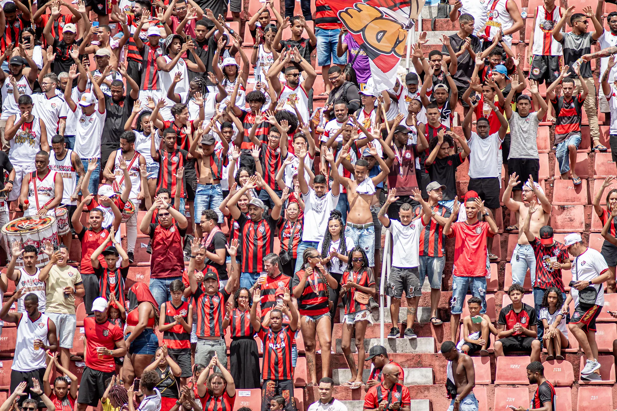 Torcida rubro-negra compareceu em peso ao Barradão