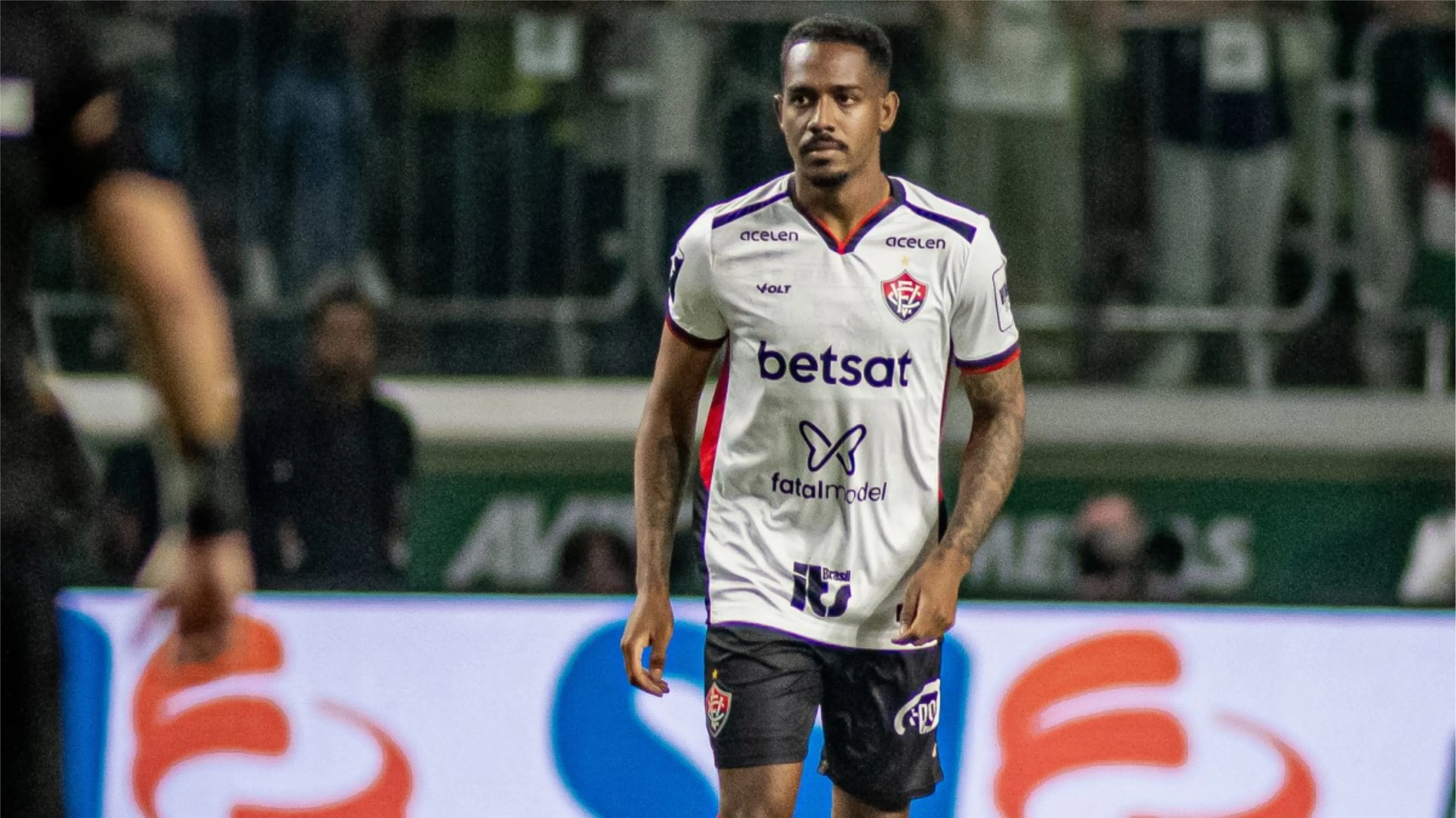 Defensor está em alta com a camisa rubro-negra