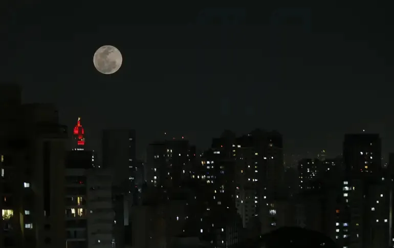 Superlua vista em São Paulo