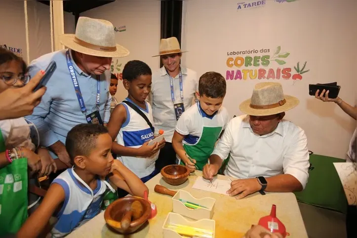 Imagem ilustrativa da imagem Vice-governador visita o A TARDE Educação: "Iniciativa fantástica"