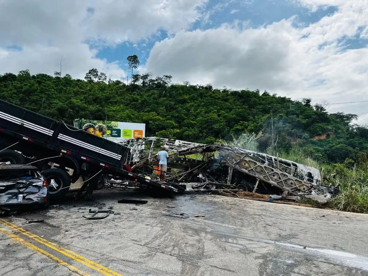 Acidente com ônibus que iria para a Bahia