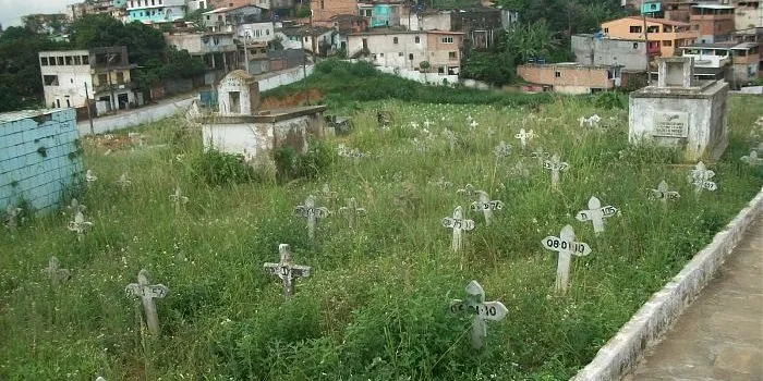 Cemitério Municipal de Plataforma, no bairro de Plataforma