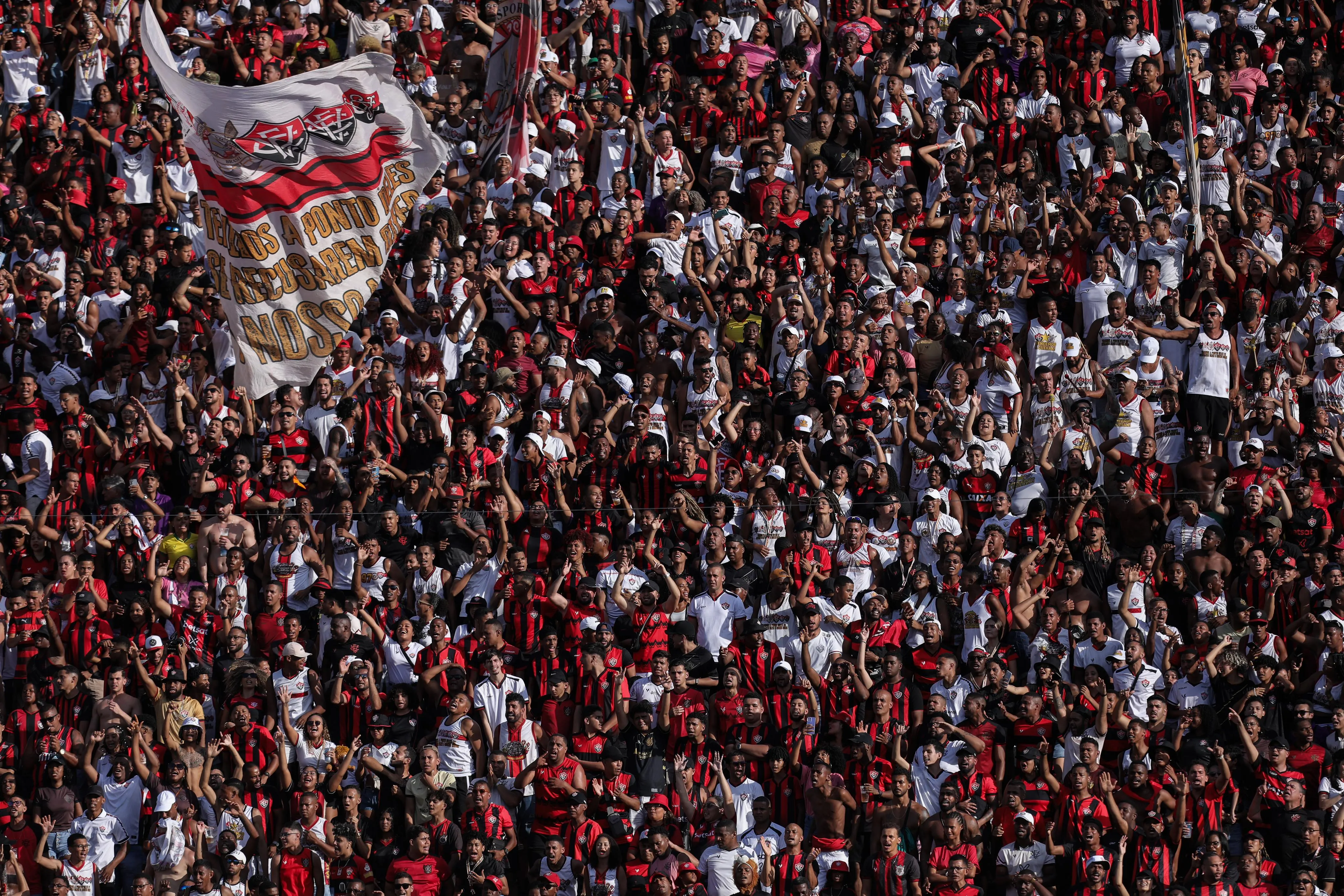 Torcida rubro-negra empurrou o time mais uma vez no Barradão