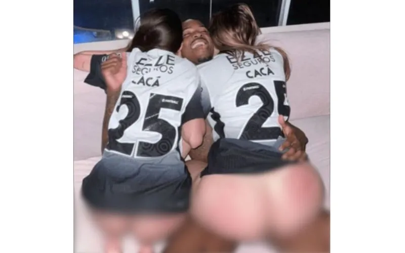 Imagem ilustrativa da imagem Zagueiro do Corinthians brota com mulheres do ‘Job’ sem roupa e choca a web