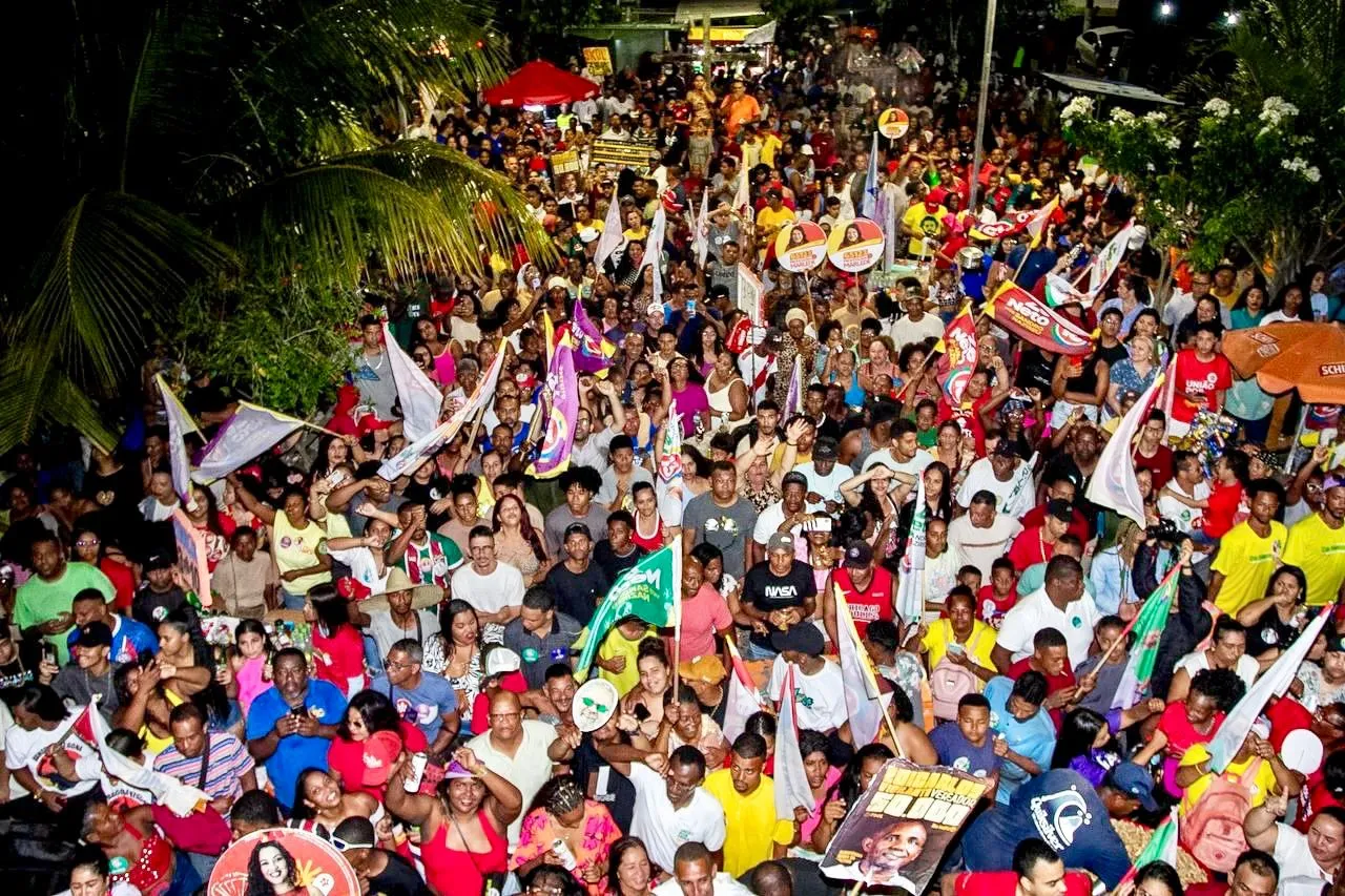 Povo lotou as ruas de Feira