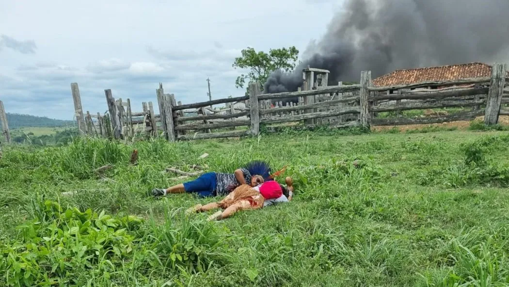 Indígenas Pataxó-Hã-Hã-Hãe se defendem durante ataque de grileiros