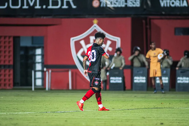 Matheuzinho, camisa 30 do Vitória