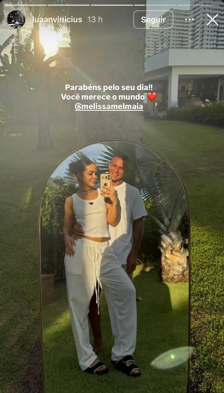 Imagem ilustrativa da imagem Após rumores de romance, Mel Maia surge abraçada com lutador