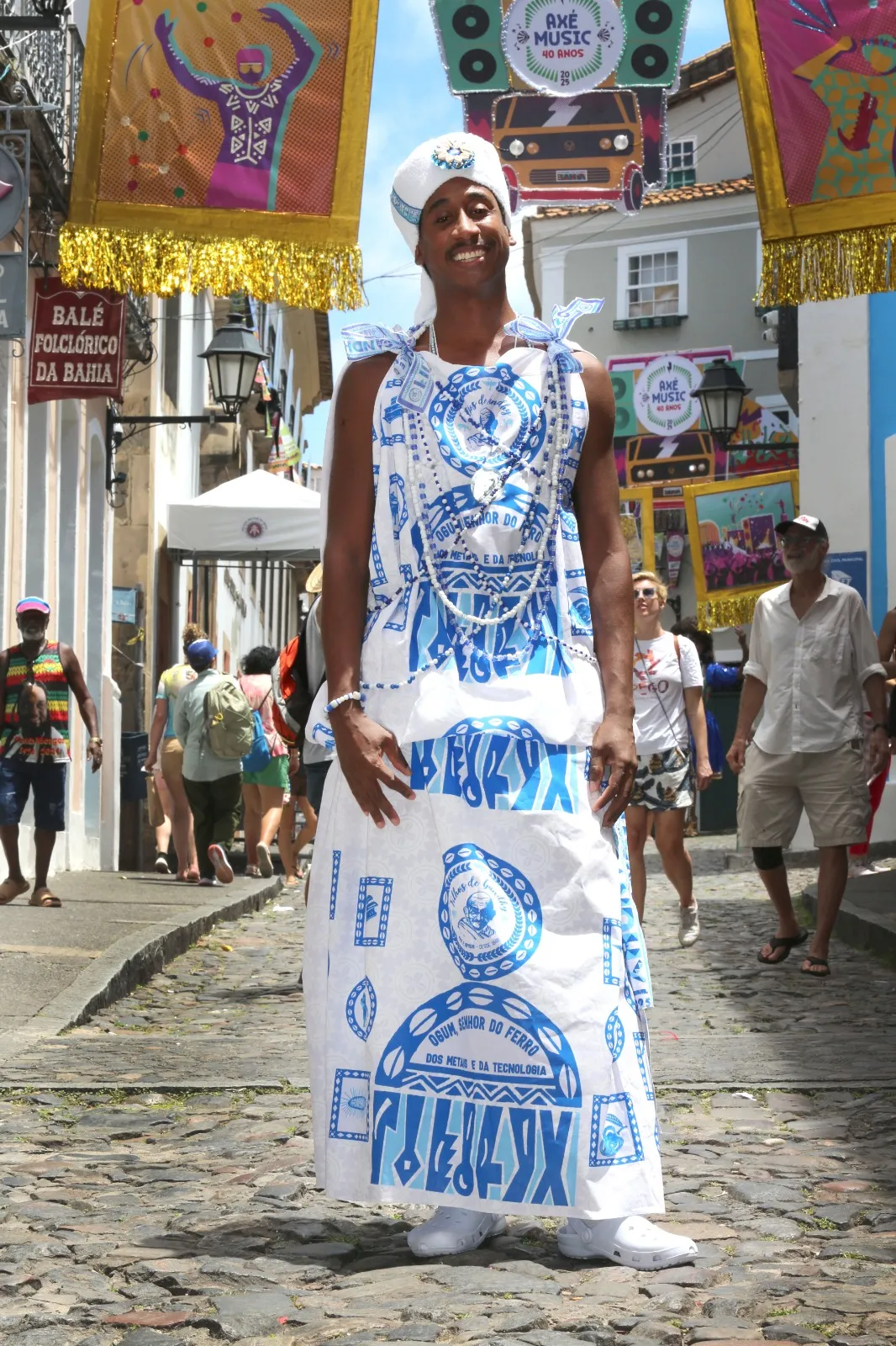 Imagem ilustrativa da imagem Entenda o significado da fantasia do Bloco Filhos de Gandhy para o Carnaval 2025