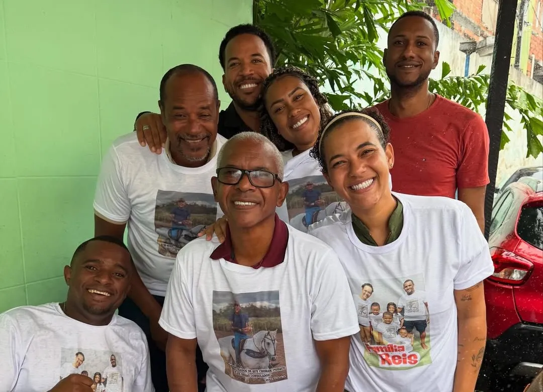 Família de Franklin Reis fez camisas para recebê-lo em casa