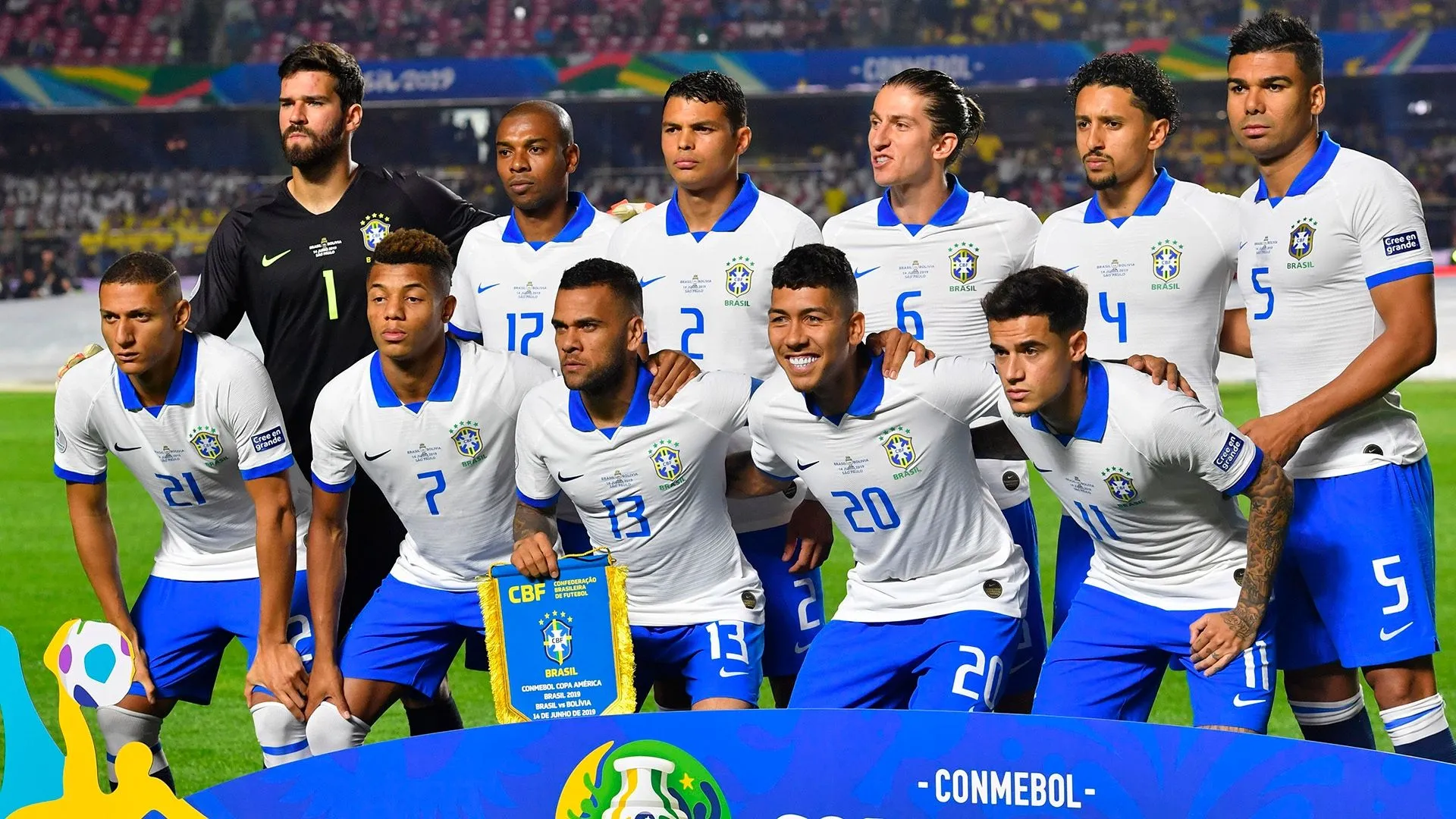Seleção brasileira com a camisa branca