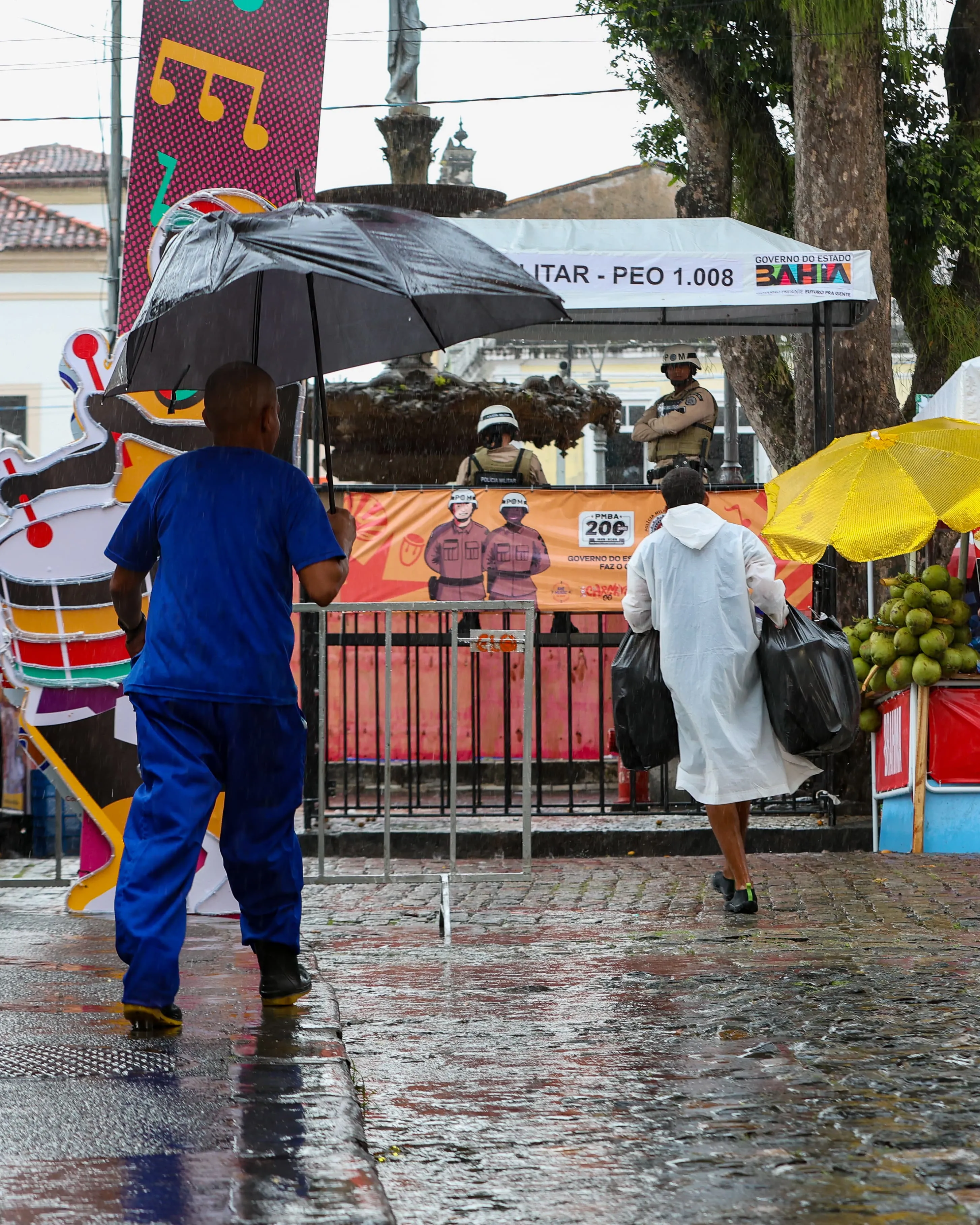 Chuva forte no primeiro dia de Carnaval no Pelourinho