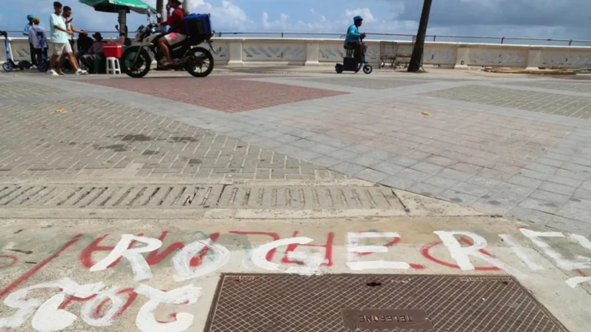 Marcações feitas no chão pelos ambulantes do circuito Barra-Ondina