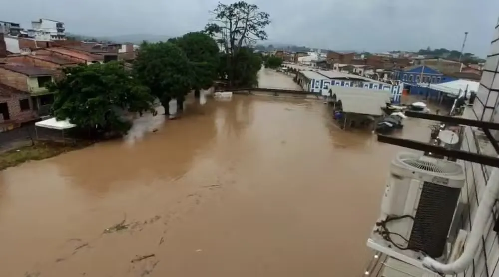 Imagem ilustrativa da imagem Chuva que aterrorizou baianos pode voltar? Entenda