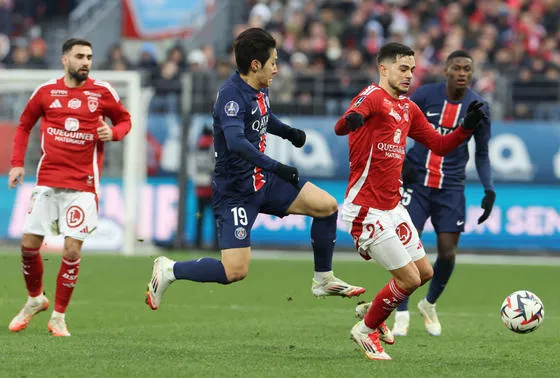 Brest e PSG se enfretam no primeiro confronto de hoje, às 14h45