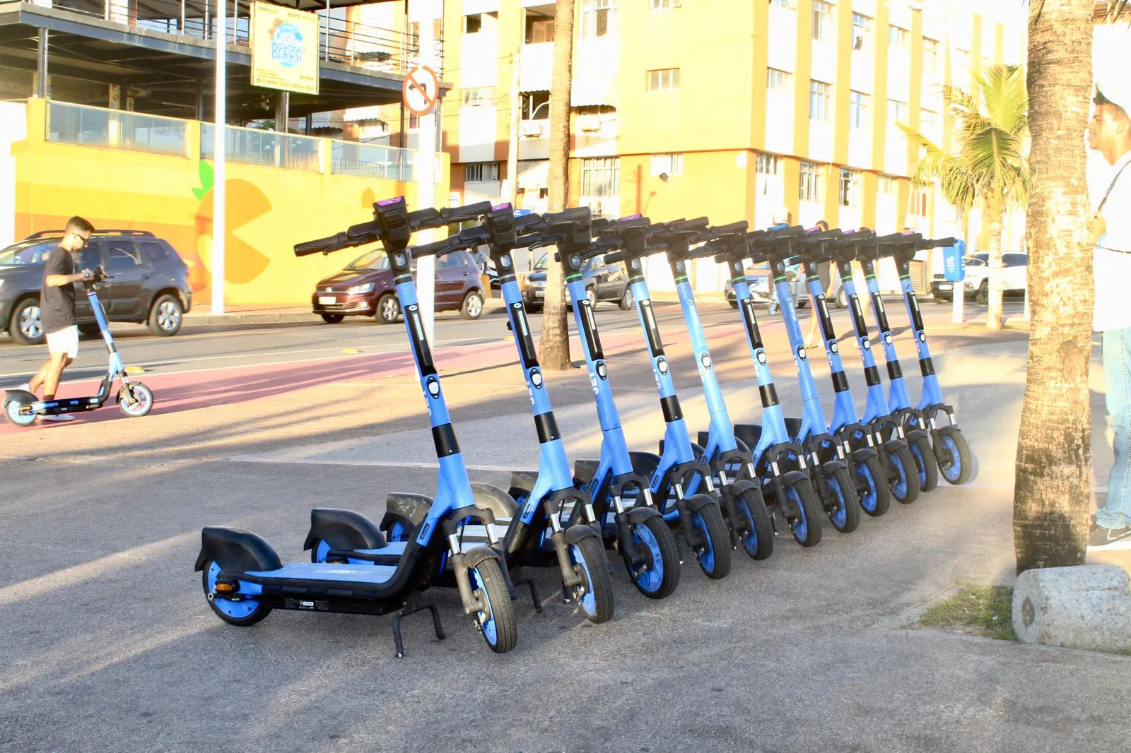 Patinete Elétrico vira febre em Salvador