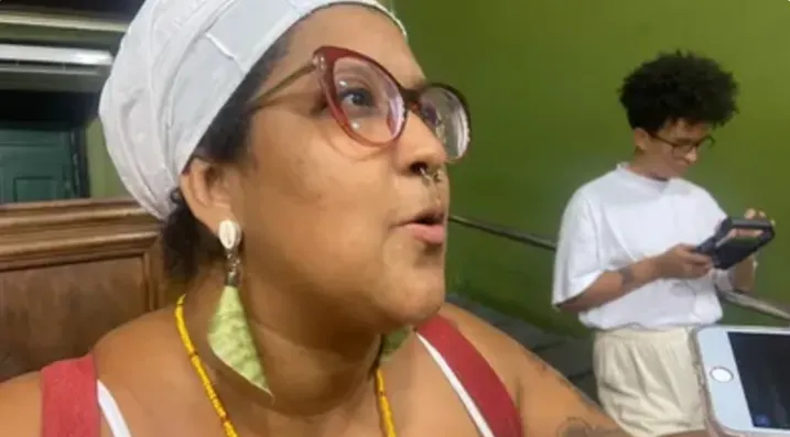 Laina bateu na trave e não conseguiu se reeleger