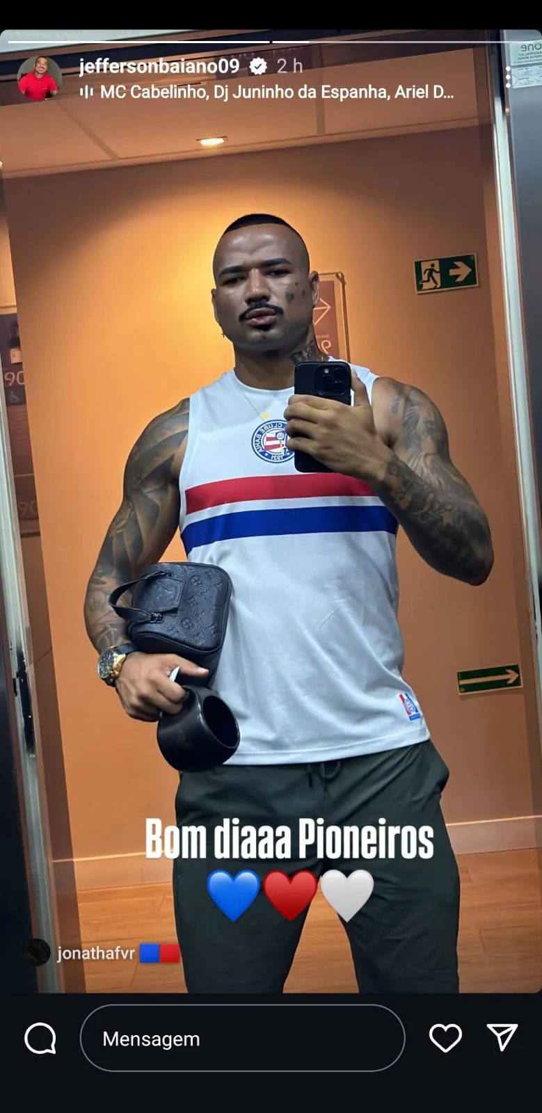 Jefferson Baiano com a camisa do Bahia nesta sexta-feira (14)